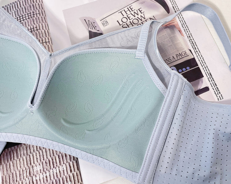 Close-up of the Ultimate Comfort Seamless Bra in grey, emphasizing the wireless breathable cups and seamless design.