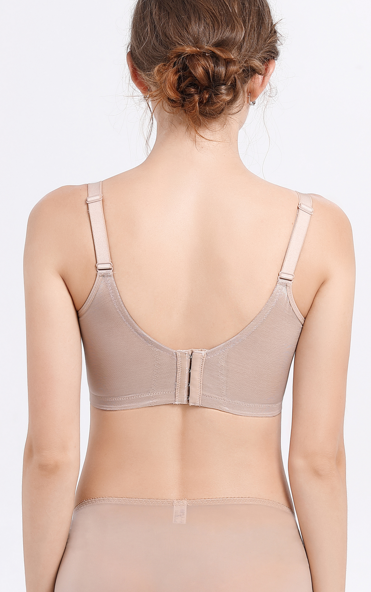 Back view of beige minimizer contour bra highlighting 13cm wide back-smoothing sidebands and smooth silhouette