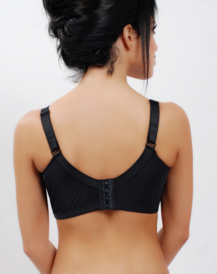 Displays wide, back-smoothing sidebands with hook-and-eye closure for optimal fit.